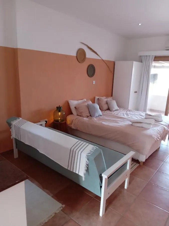 פרוטאראס Blue Peter Apartments מלון דירות