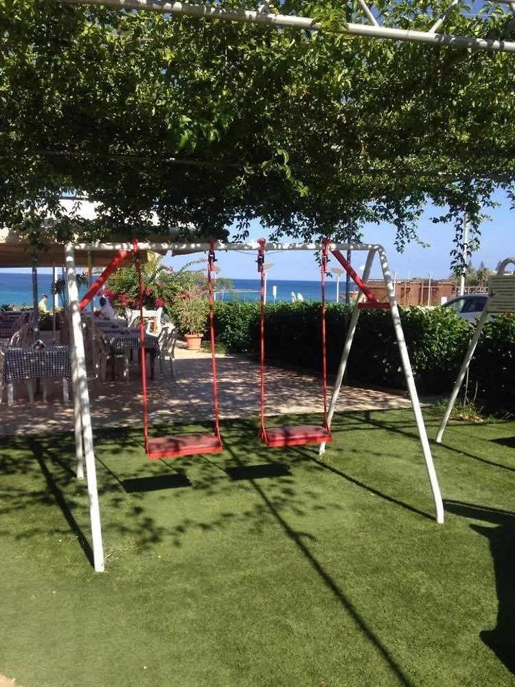 פרוטאראס Blue Peter Apartments מלון דירות