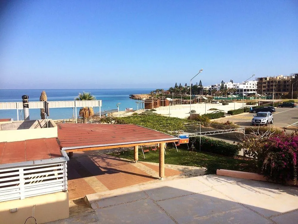 פרוטאראס Blue Peter Apartments